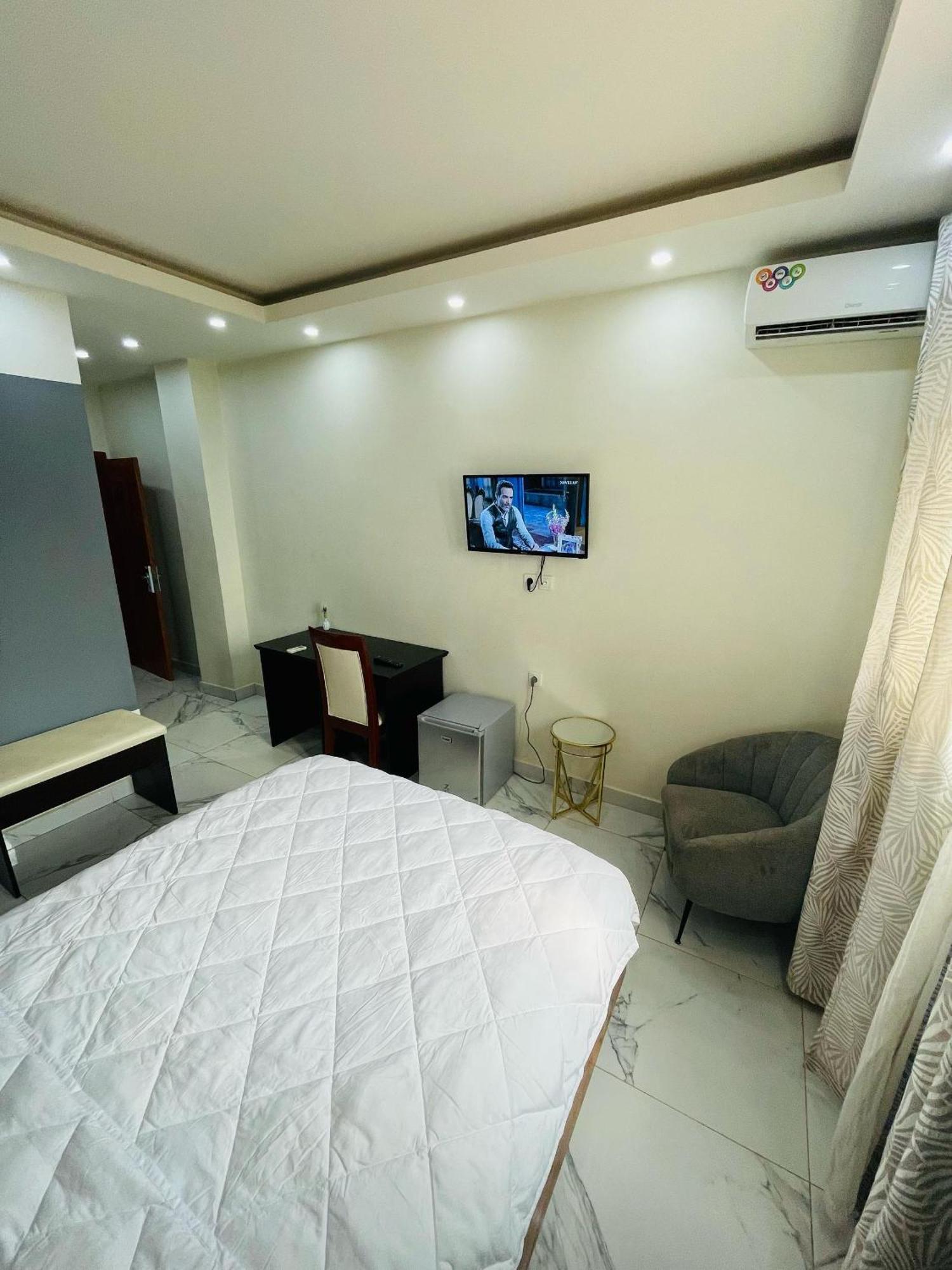 Cincinnati Hotel Yaounde Exterior photo